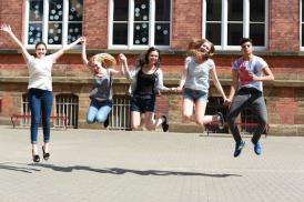 Schüler auf Schulhof